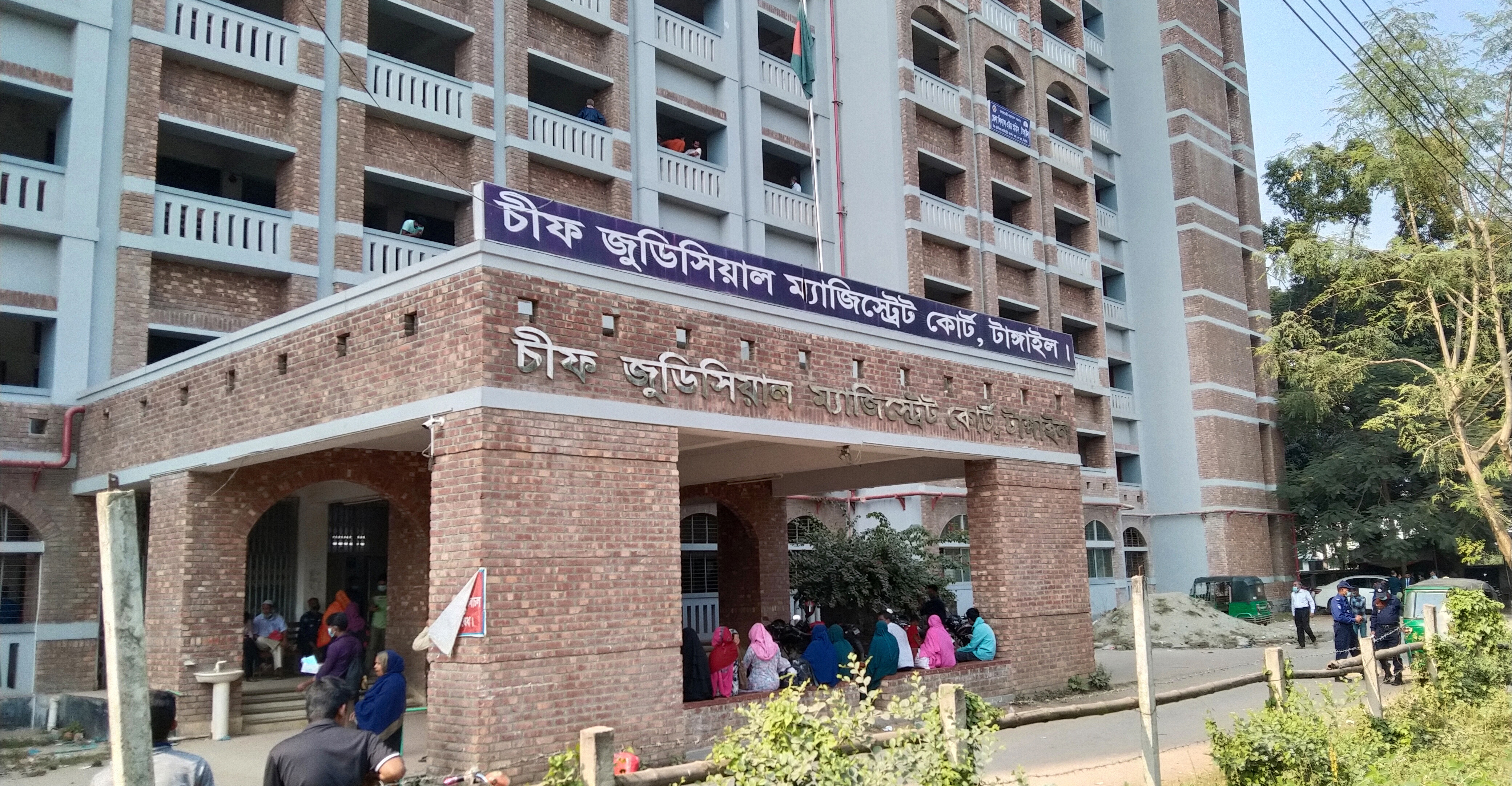 মায়ের চেকে ছেলের স্বাক্ষর! অধ্যক্ষকে জেল